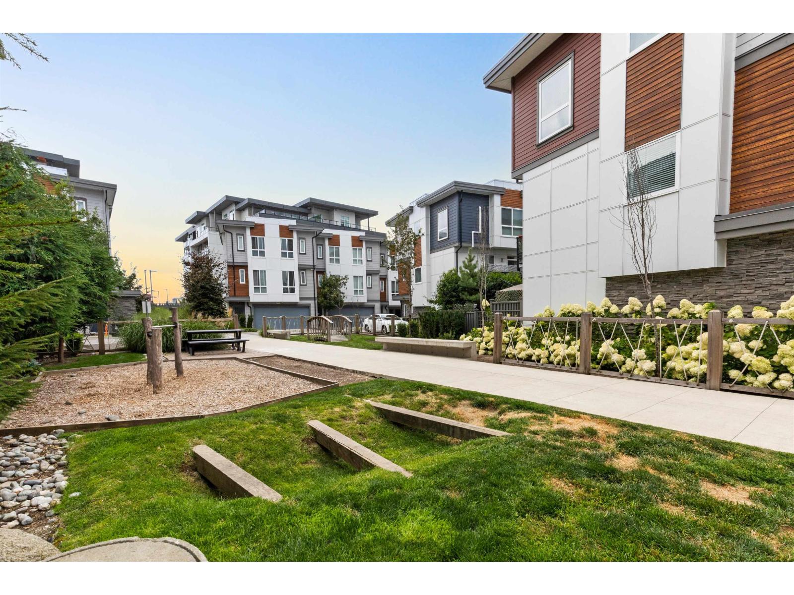Photo 12 of 81 7947 209 Street, Langley BC