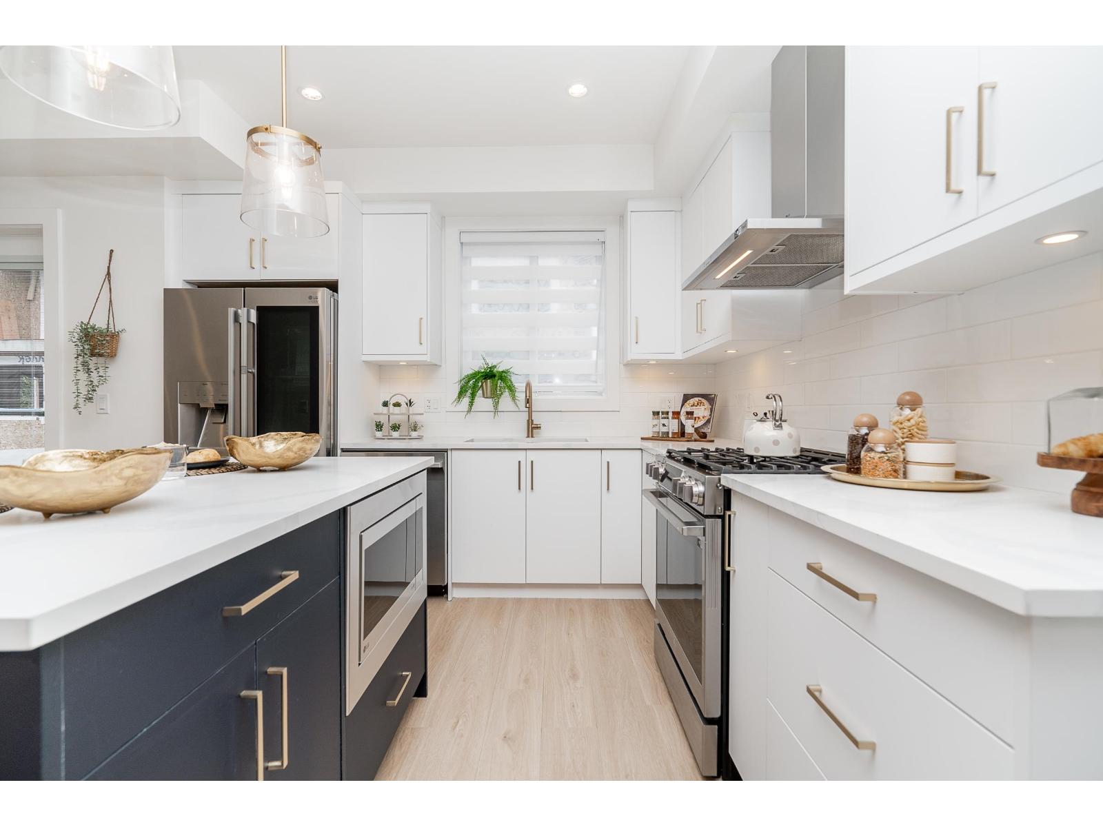 Photo 11 of 18 20463 70 Avenue, Langley BC