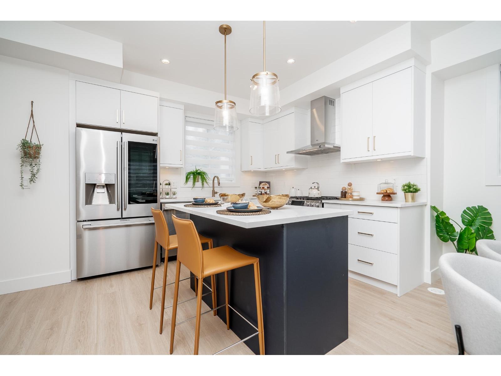 Photo 10 of 18 20463 70 Avenue, Langley BC