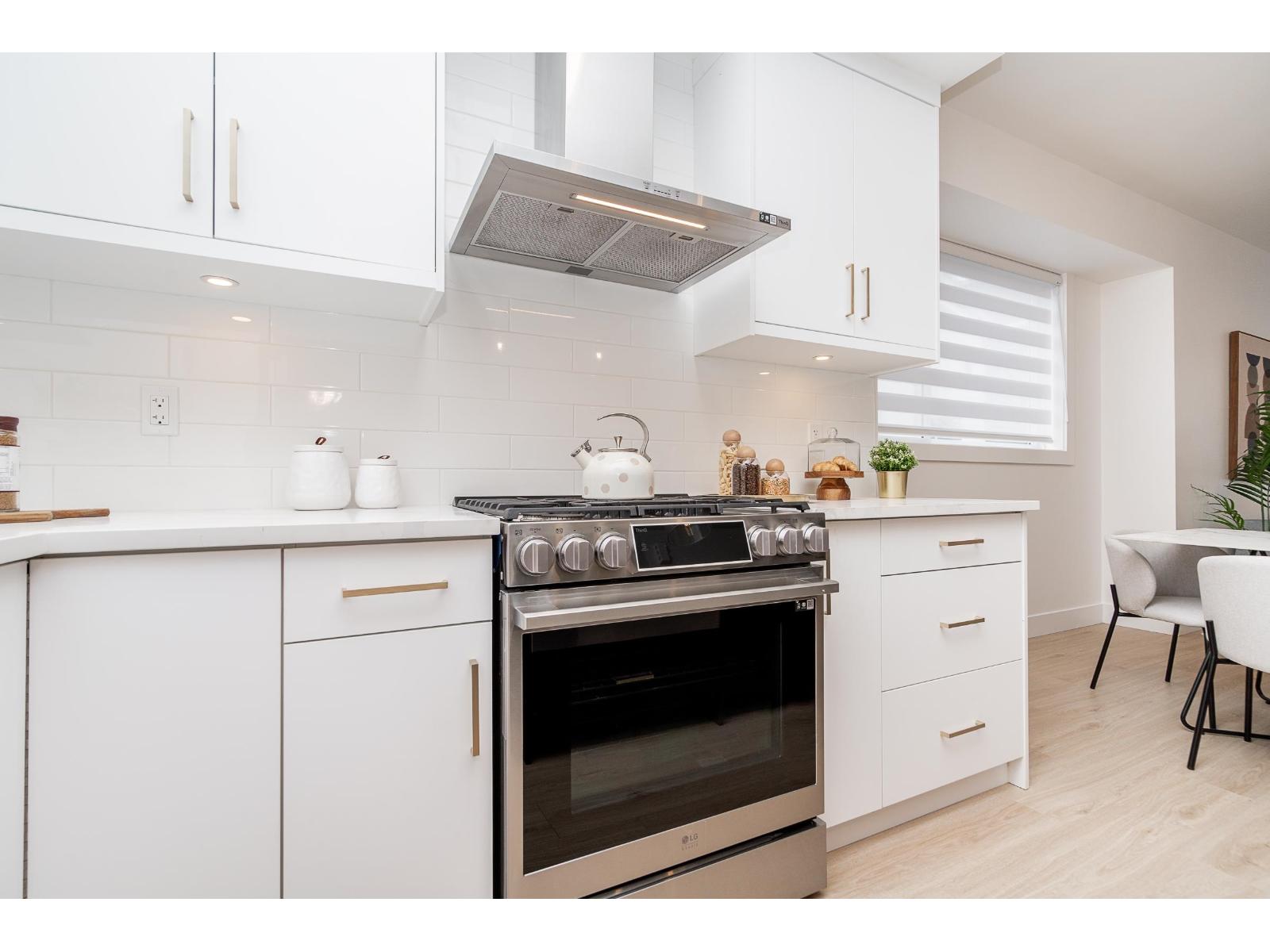 Photo 16 of 18 20463 70 Avenue, Langley BC