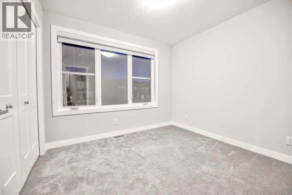 Single Family House for Sale in  Crestridge Common SW Crestmont Calgary 