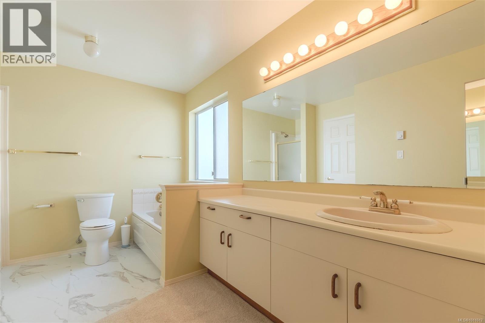 Photo 6 of 3697 Arbutus Dr N, Cobble Hill BC