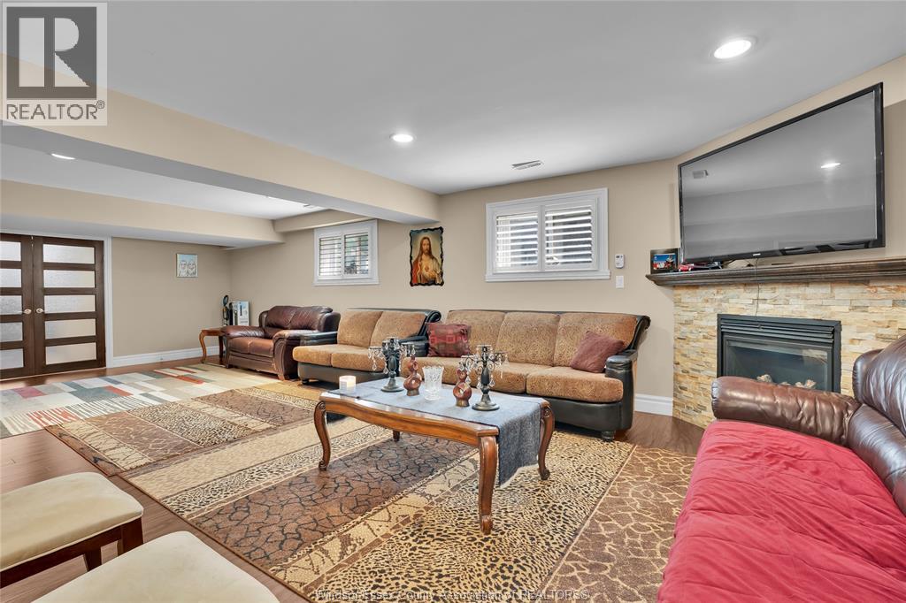 Photo 30 of 3035 Bridgeway, Lasalle ON