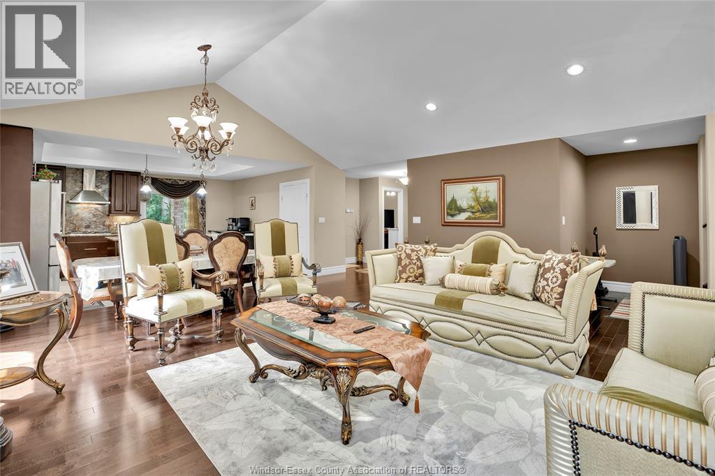 Photo 7 of 3035 Bridgeway, Lasalle ON