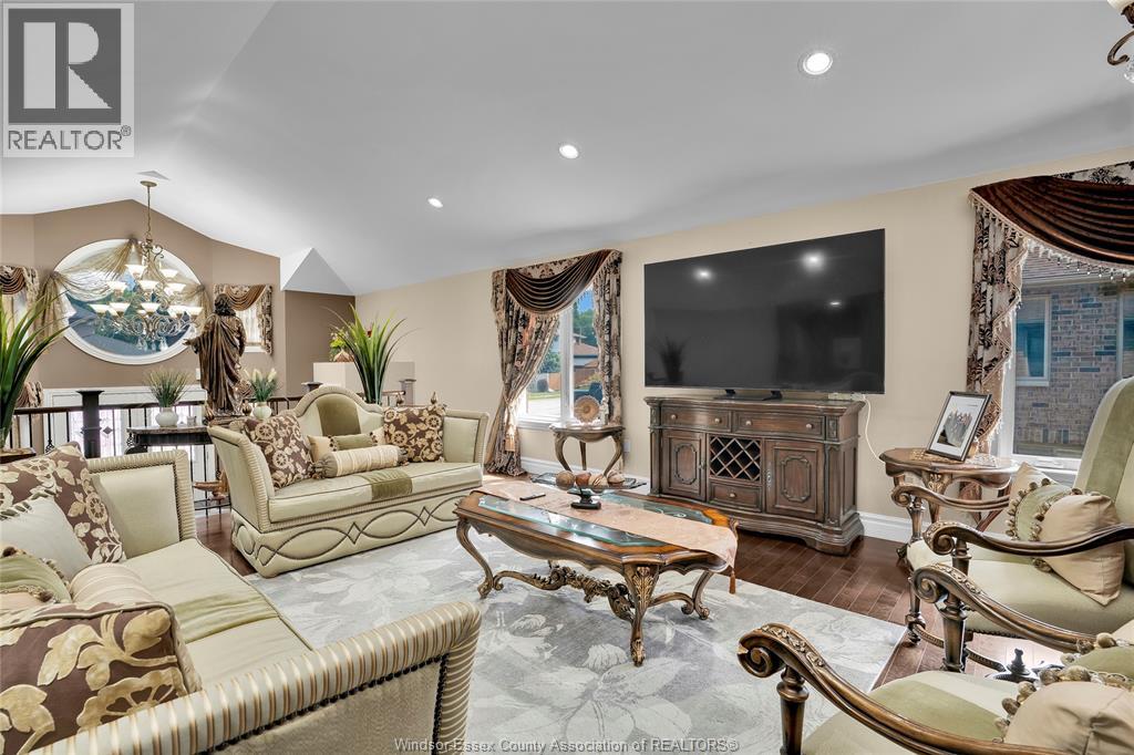 Photo 8 of 3035 Bridgeway, Lasalle ON