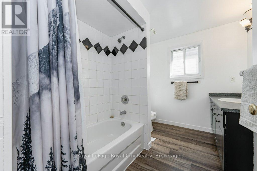 Photo 27 of 260 Tait Crescent, Centre Wellington ON