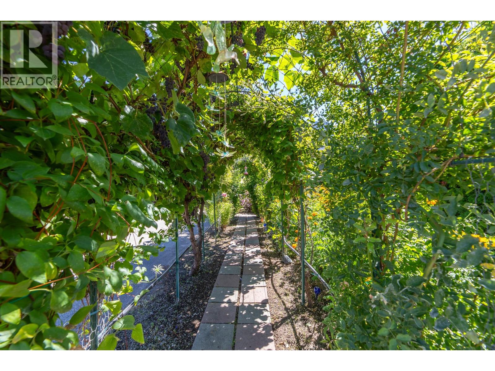 Photo 11 of 517 Vanderlinde Drive, Keremeos BC