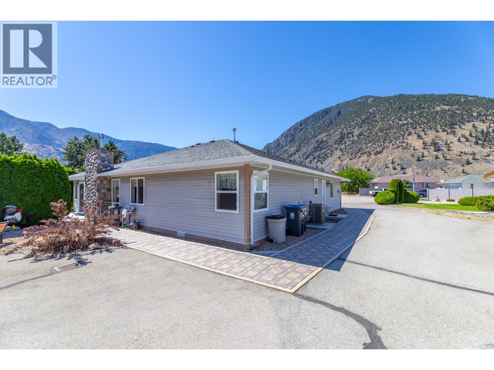 Photo 1 of 517 Vanderlinde Drive, Keremeos BC
