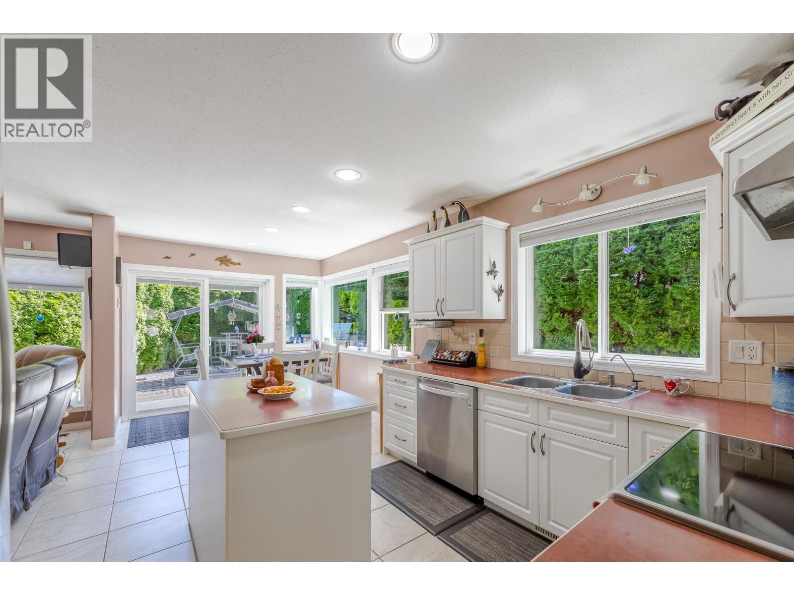 Photo 4 of 517 Vanderlinde Drive, Keremeos BC