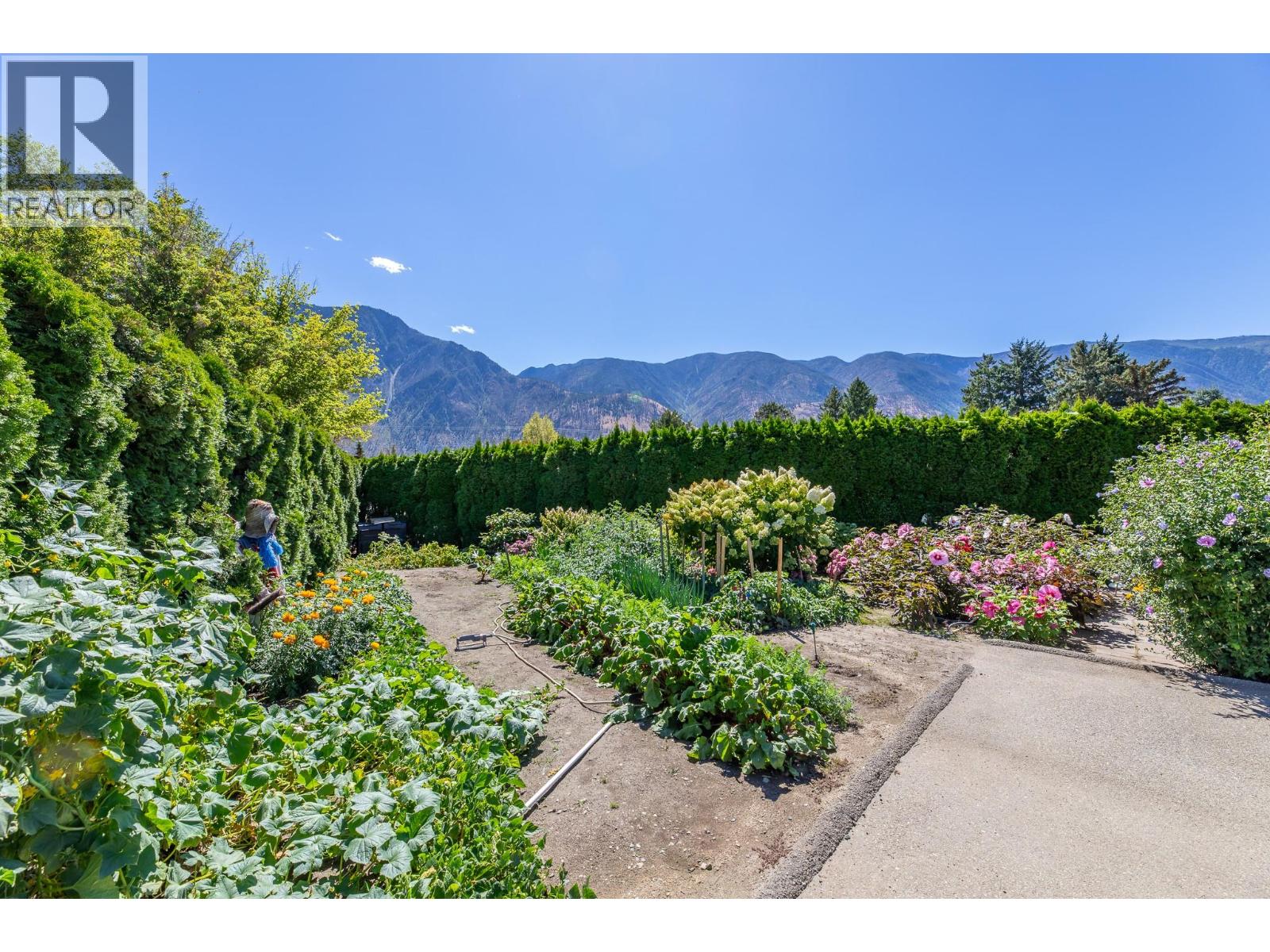 Photo 12 of 517 Vanderlinde Drive, Keremeos BC