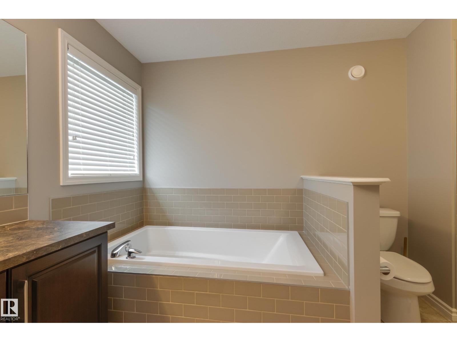 Photo 40 of 5734 175 A Av Nw, Edmonton AB
