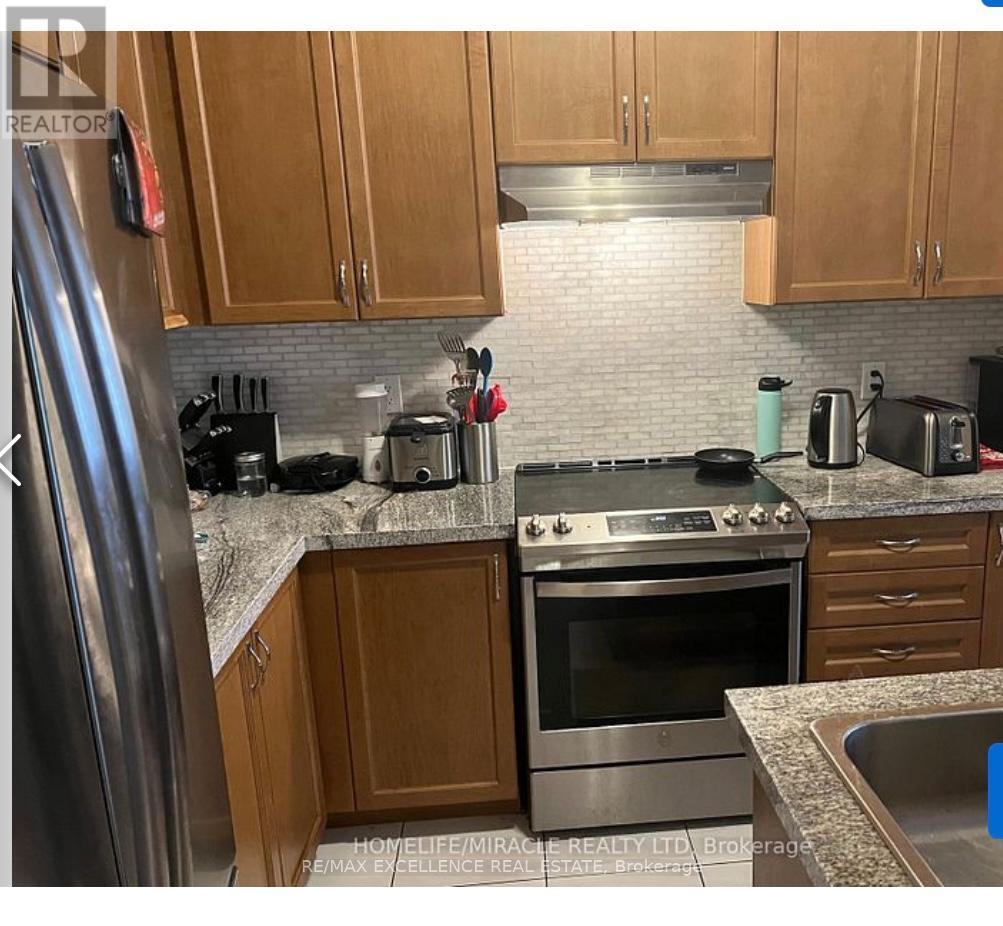 Photo 4 of 38 Benhurst Crescent, Brampton ON