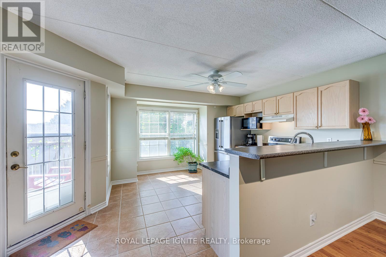 Photo 13 of 211 1820 Walkers Line, Burlington ON