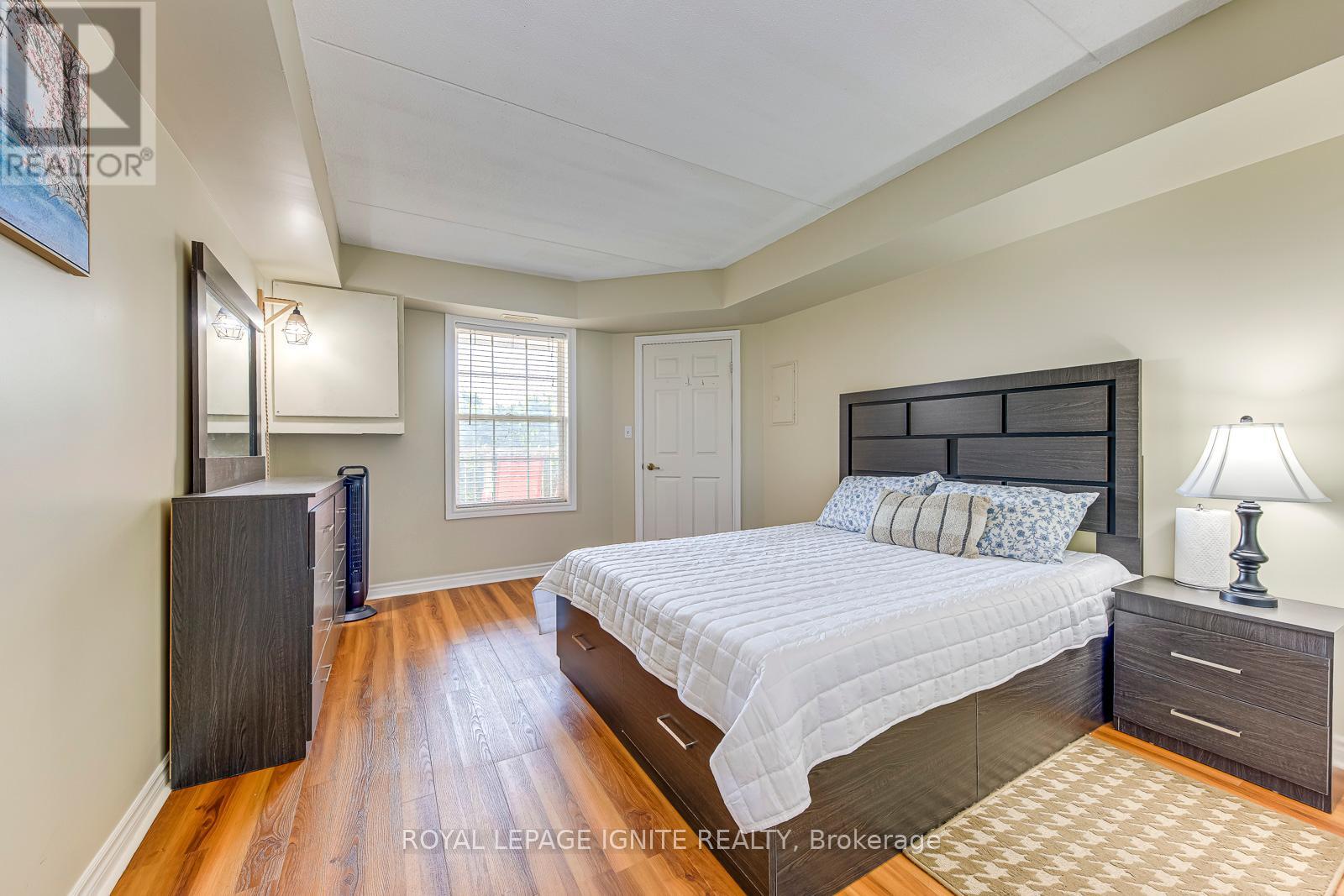 Photo 20 of 211 1820 Walkers Line, Burlington ON