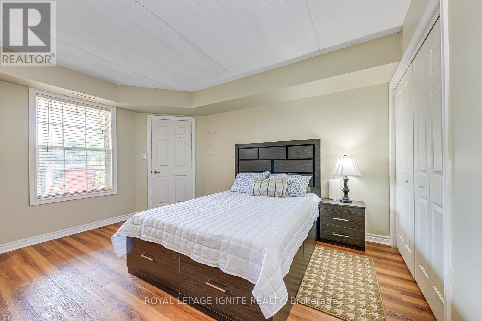 Photo 21 of 211 1820 Walkers Line, Burlington ON