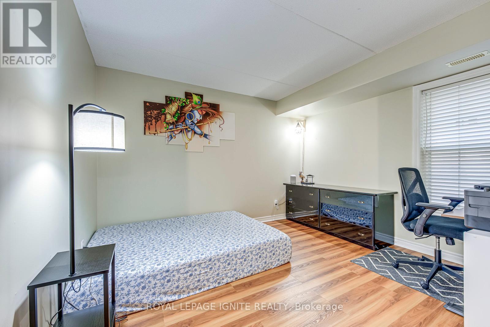 Photo 25 of 211 1820 Walkers Line, Burlington ON
