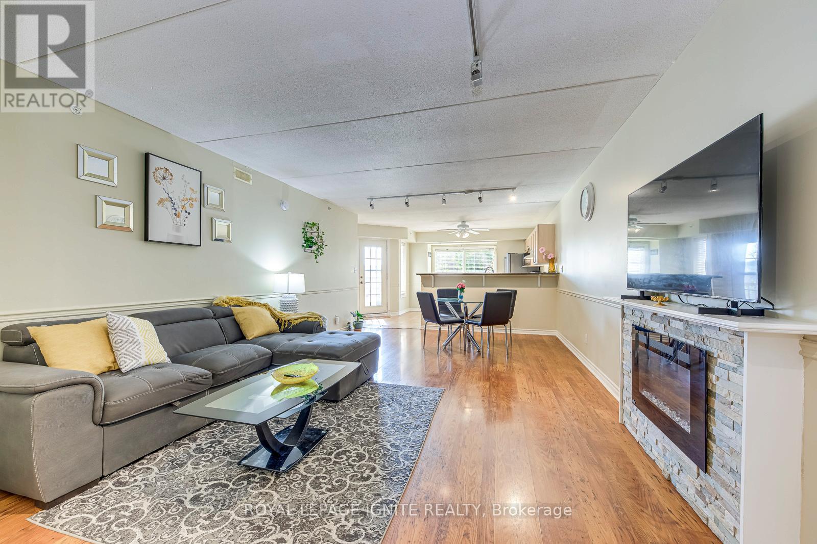 Photo 7 of 211 1820 Walkers Line, Burlington ON