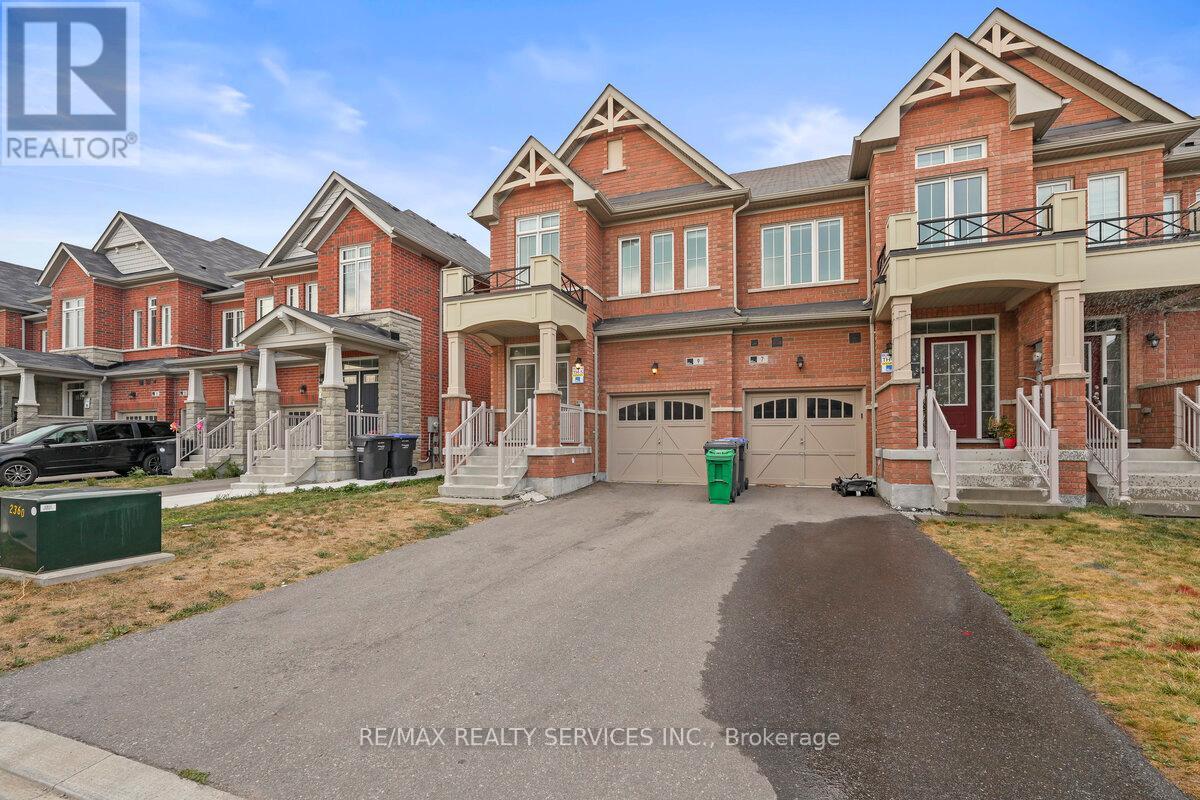 Photo 2 of 9 Phyllis Drive, Caledon ON