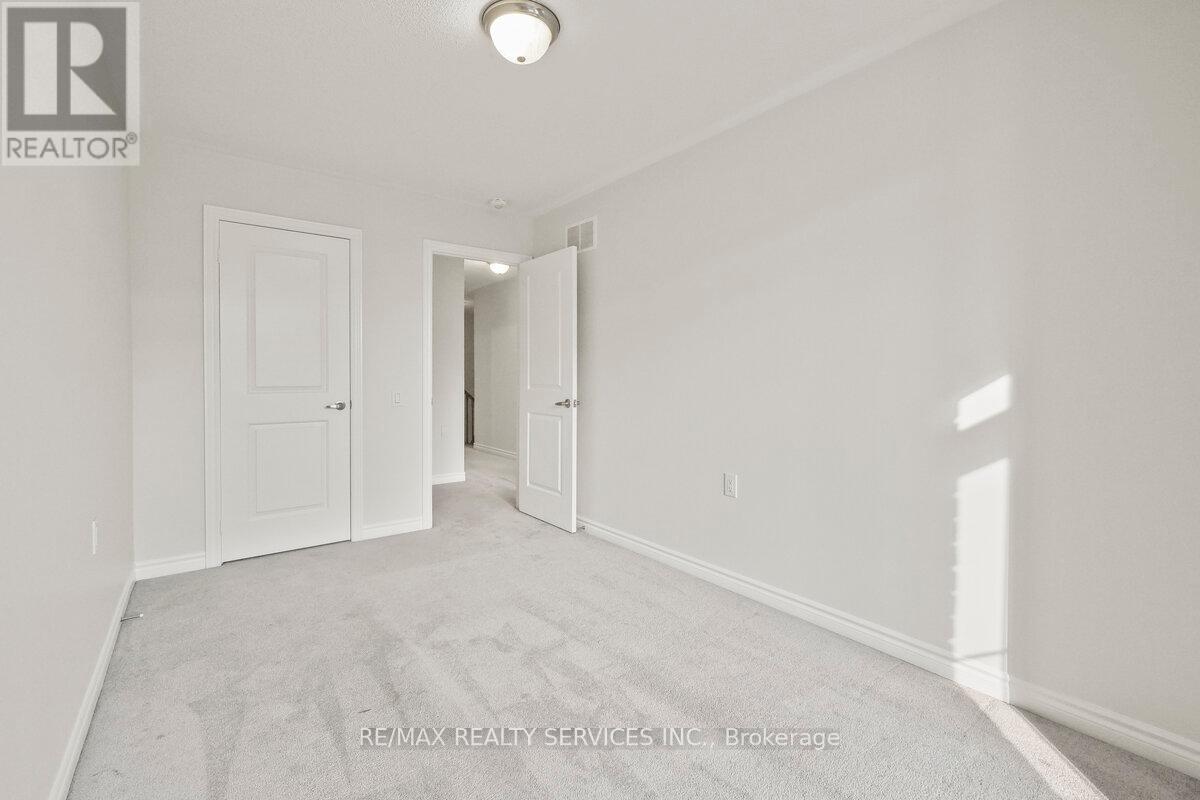 Photo 31 of 9 Phyllis Drive, Caledon ON