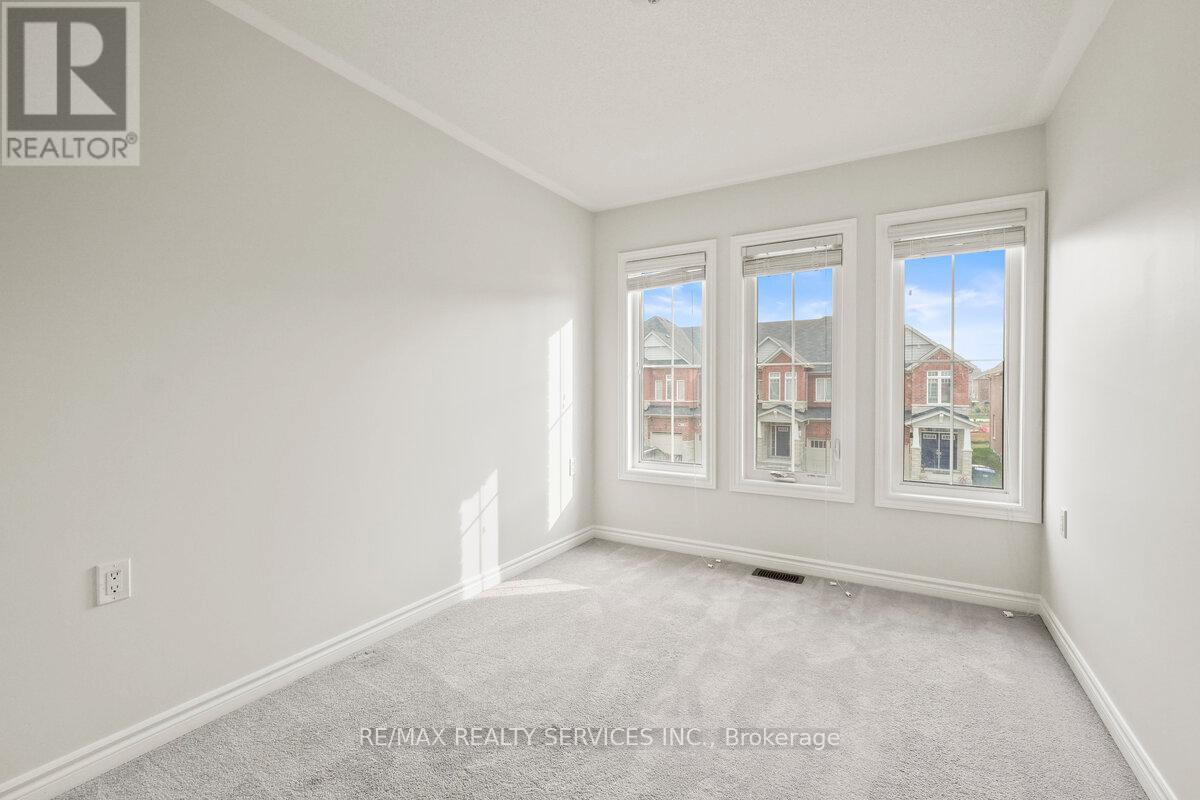 Photo 32 of 9 Phyllis Drive, Caledon ON