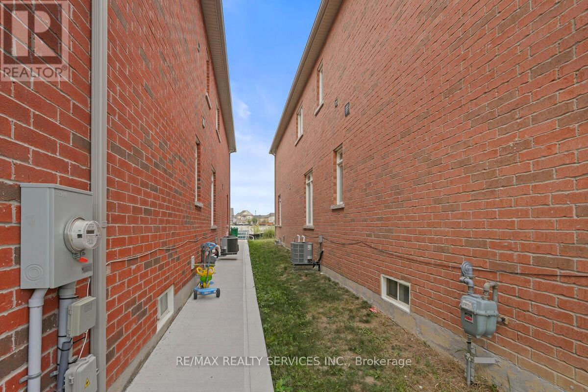 Photo 39 of 9 Phyllis Drive, Caledon ON