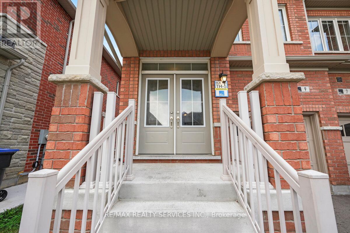 Photo 4 of 9 Phyllis Drive, Caledon ON