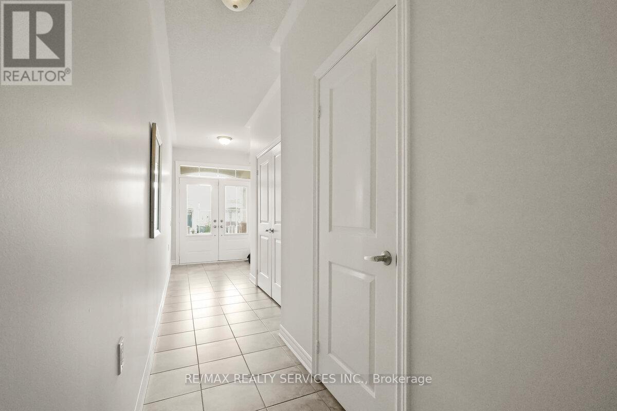 Photo 8 of 9 Phyllis Drive, Caledon ON
