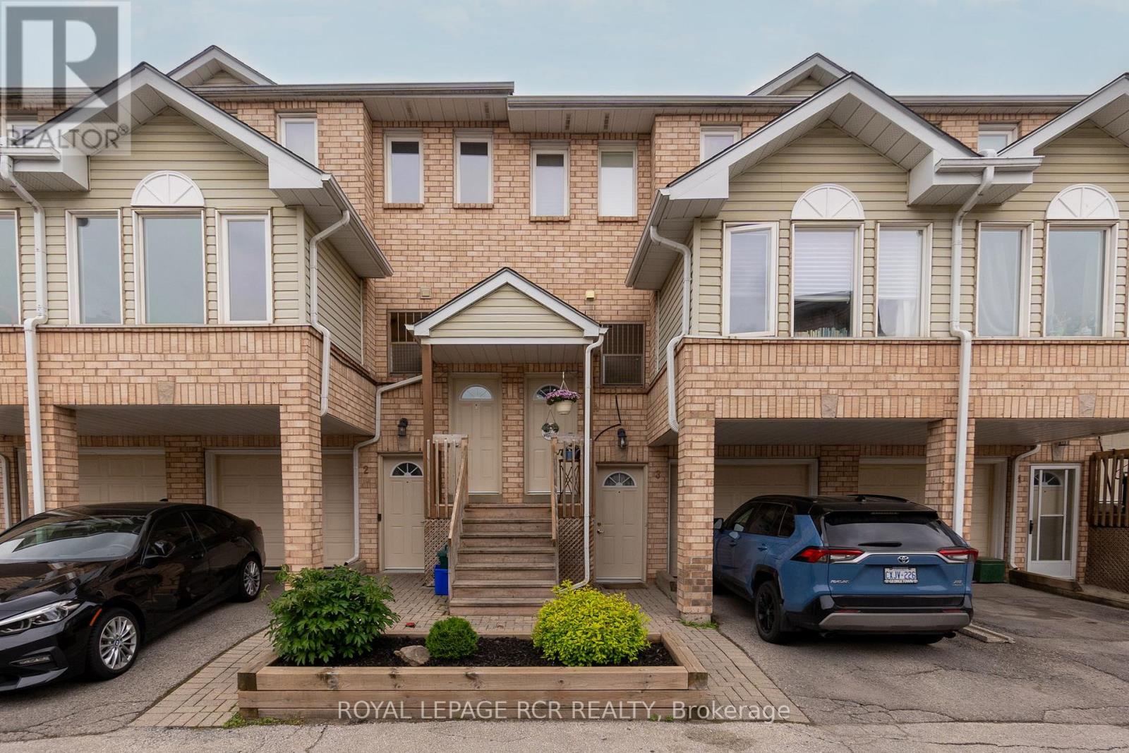 Photo 1 of 3 A Robert Lane, Halton Hills ON