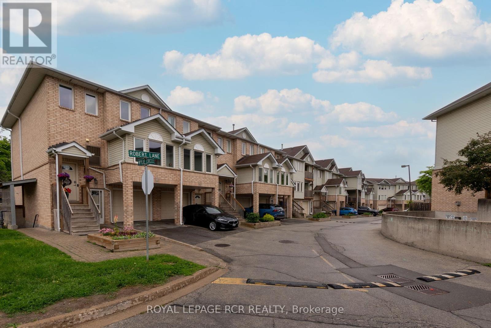 Photo 27 of 3 A Robert Lane, Halton Hills ON