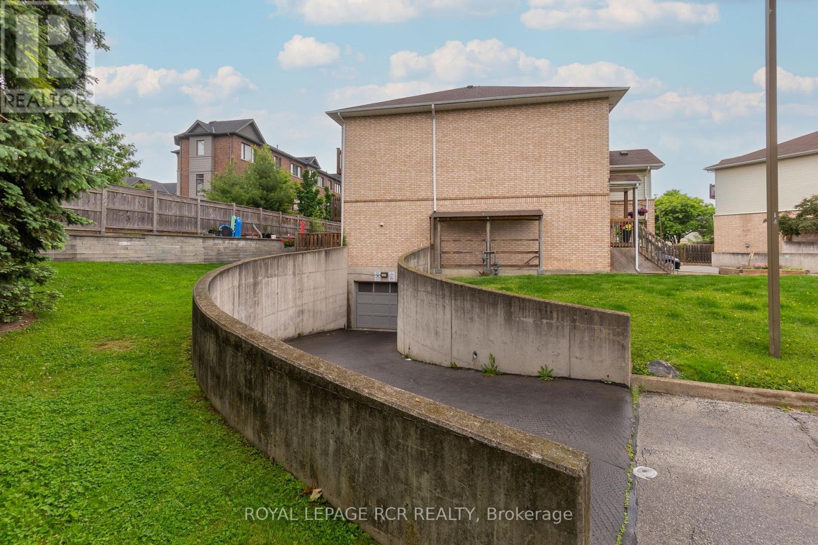 Photo 28 of 3 A Robert Lane, Halton Hills ON