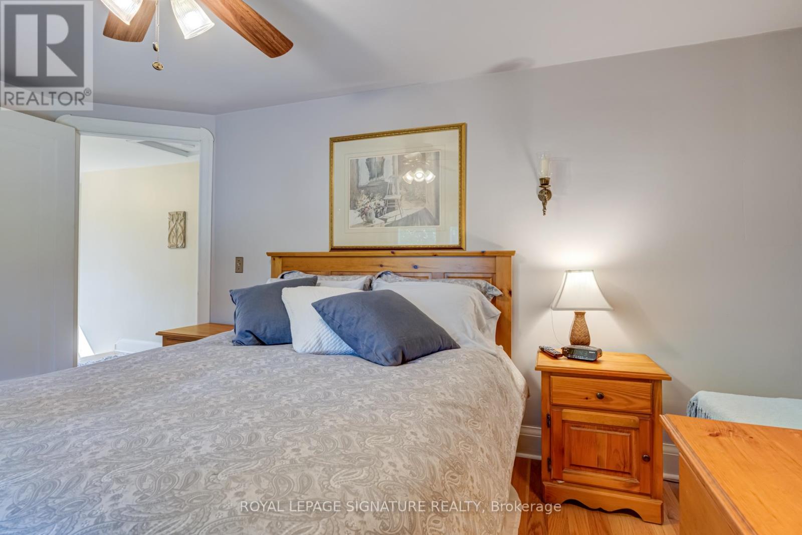 Photo 16 of 755 Maple Avenue, Burlington ON