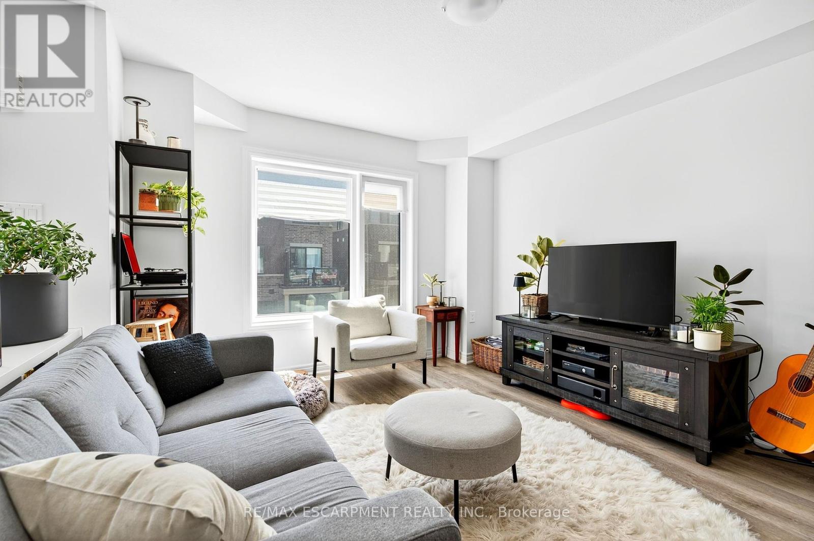 Photo 14 of 27 Dryden Lane, Hamilton ON