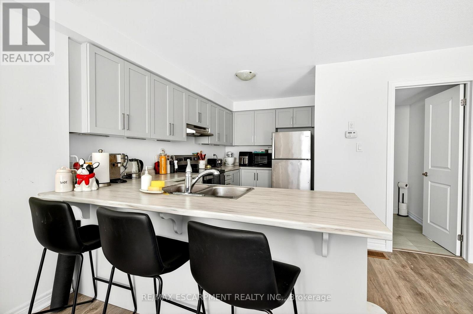 Photo 15 of 27 Dryden Lane, Hamilton ON