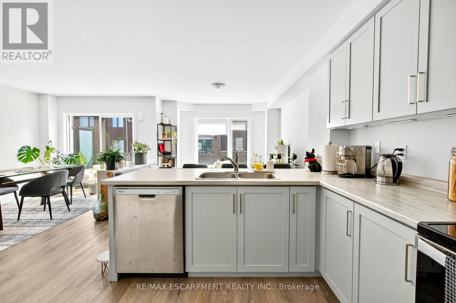 Photo 18 of 27 Dryden Lane, Hamilton ON