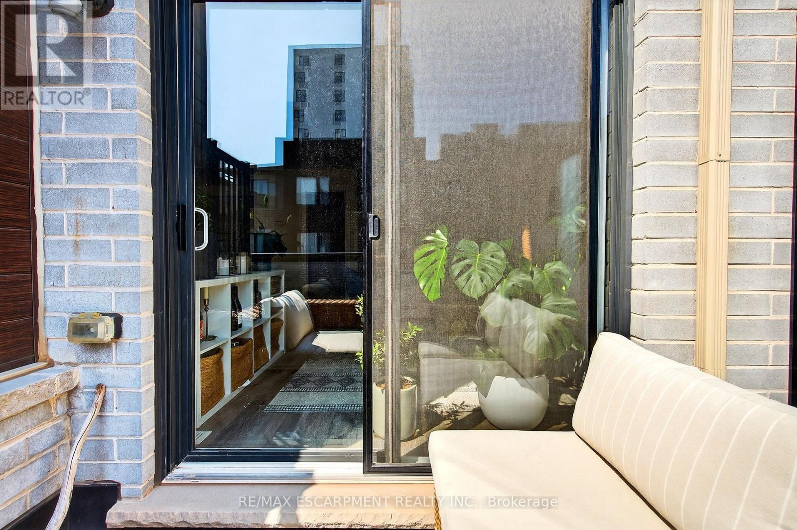 Photo 21 of 27 Dryden Lane, Hamilton ON