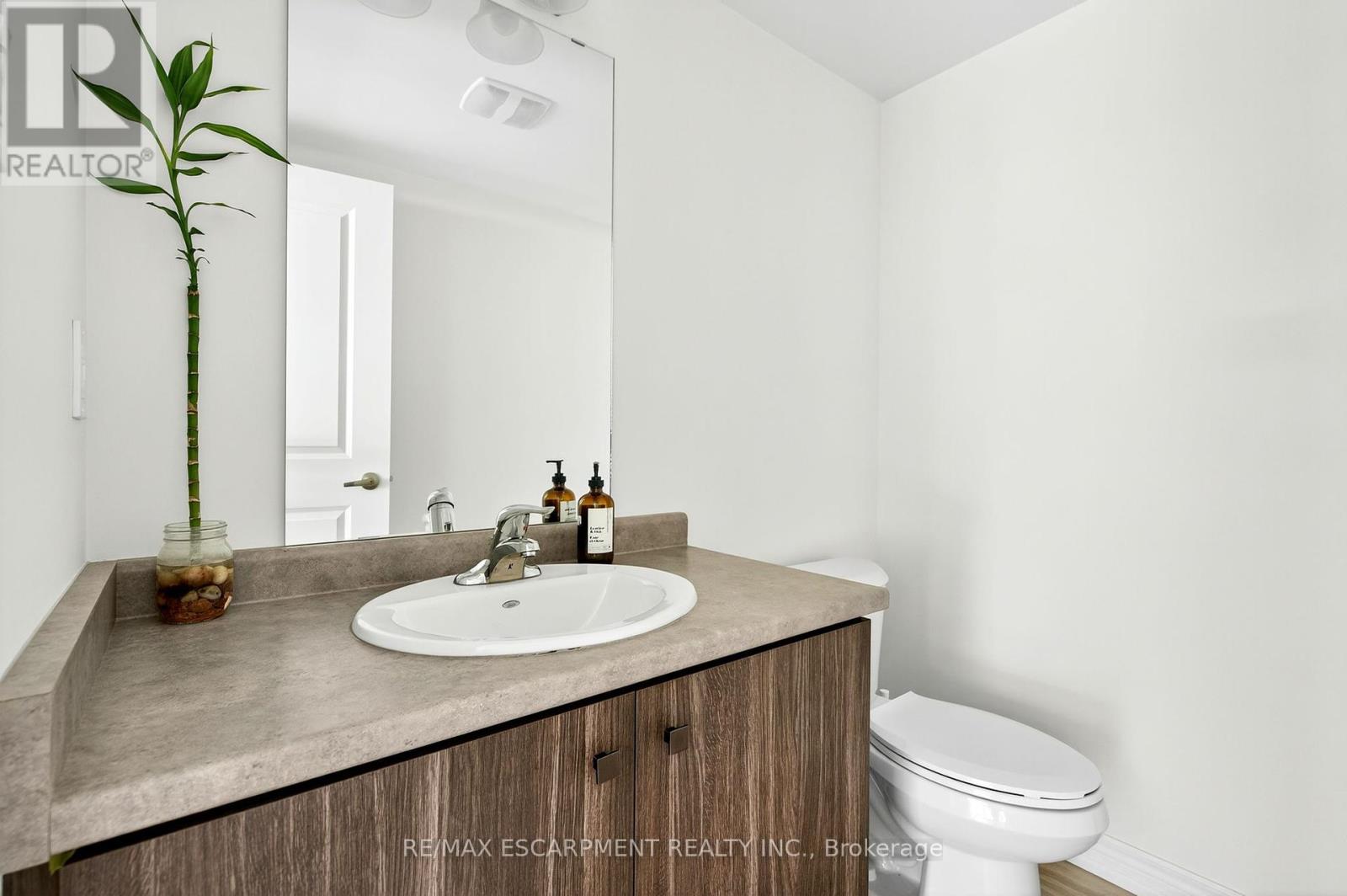 Photo 22 of 27 Dryden Lane, Hamilton ON