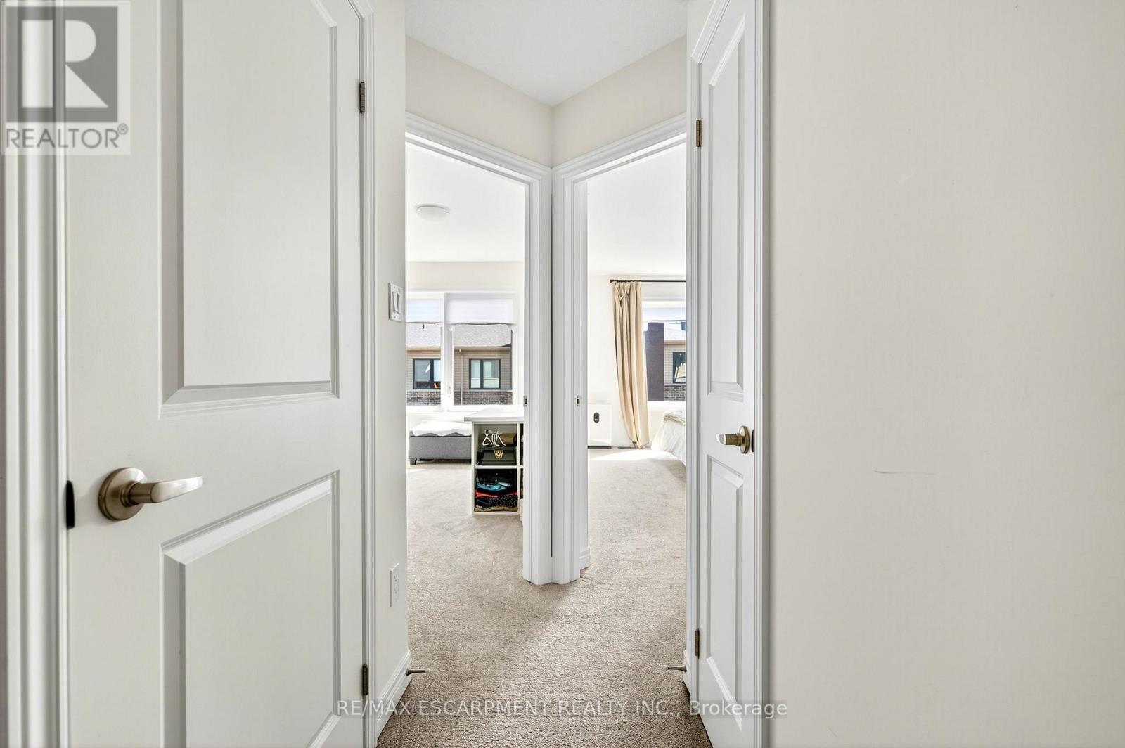 Photo 23 of 27 Dryden Lane, Hamilton ON