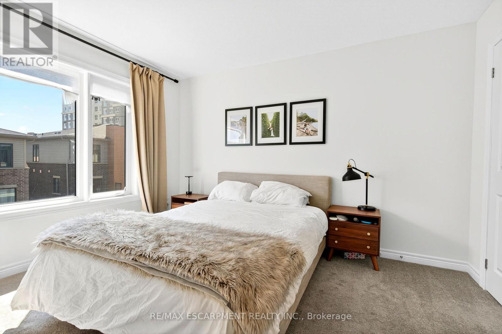 Photo 25 of 27 Dryden Lane, Hamilton ON
