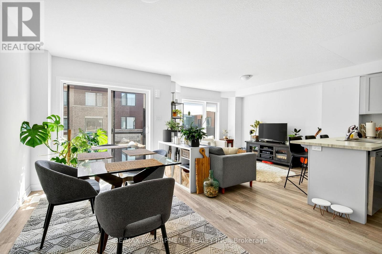 Photo 8 of 27 Dryden Lane, Hamilton ON
