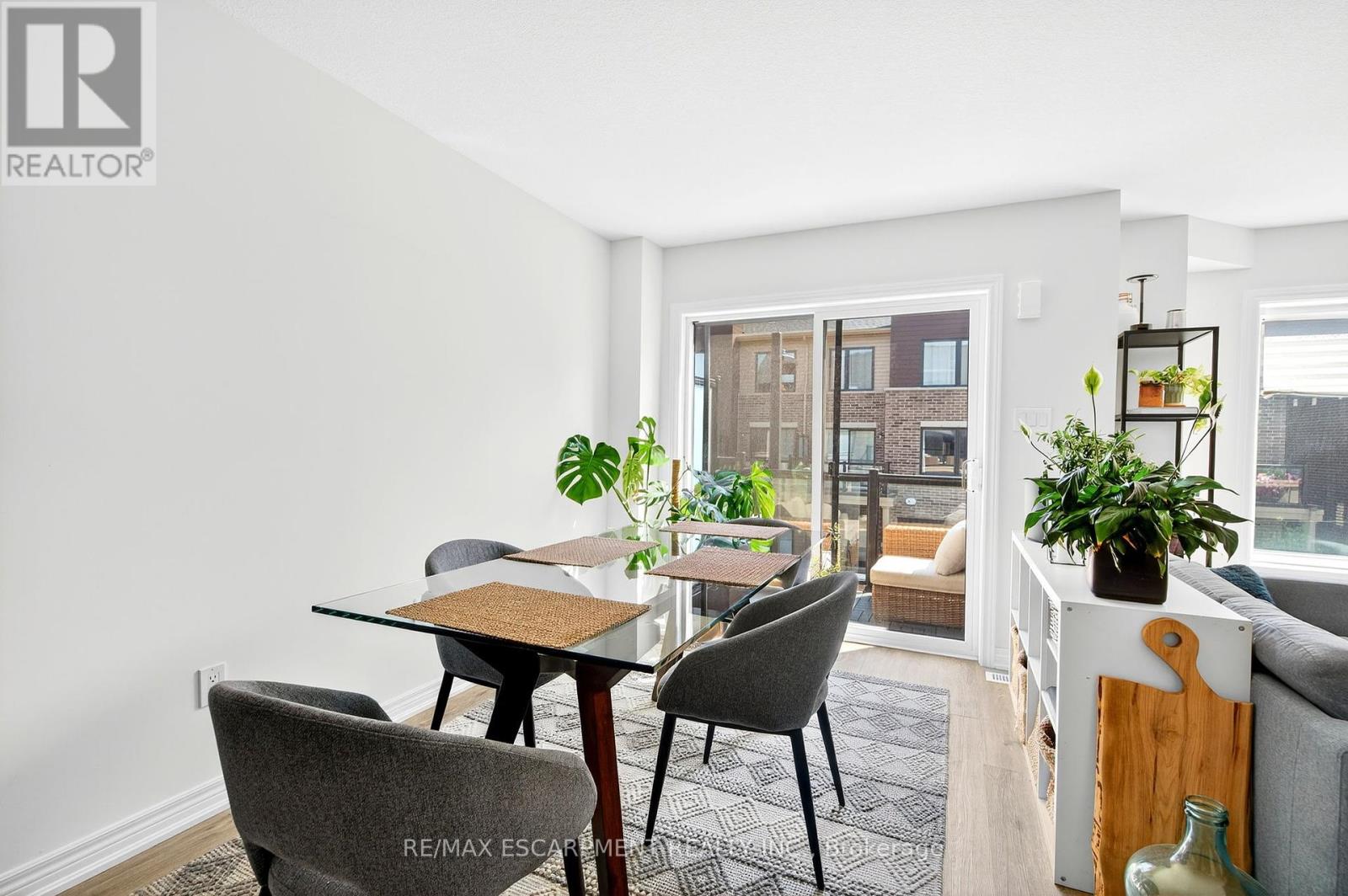 Photo 9 of 27 Dryden Lane, Hamilton ON