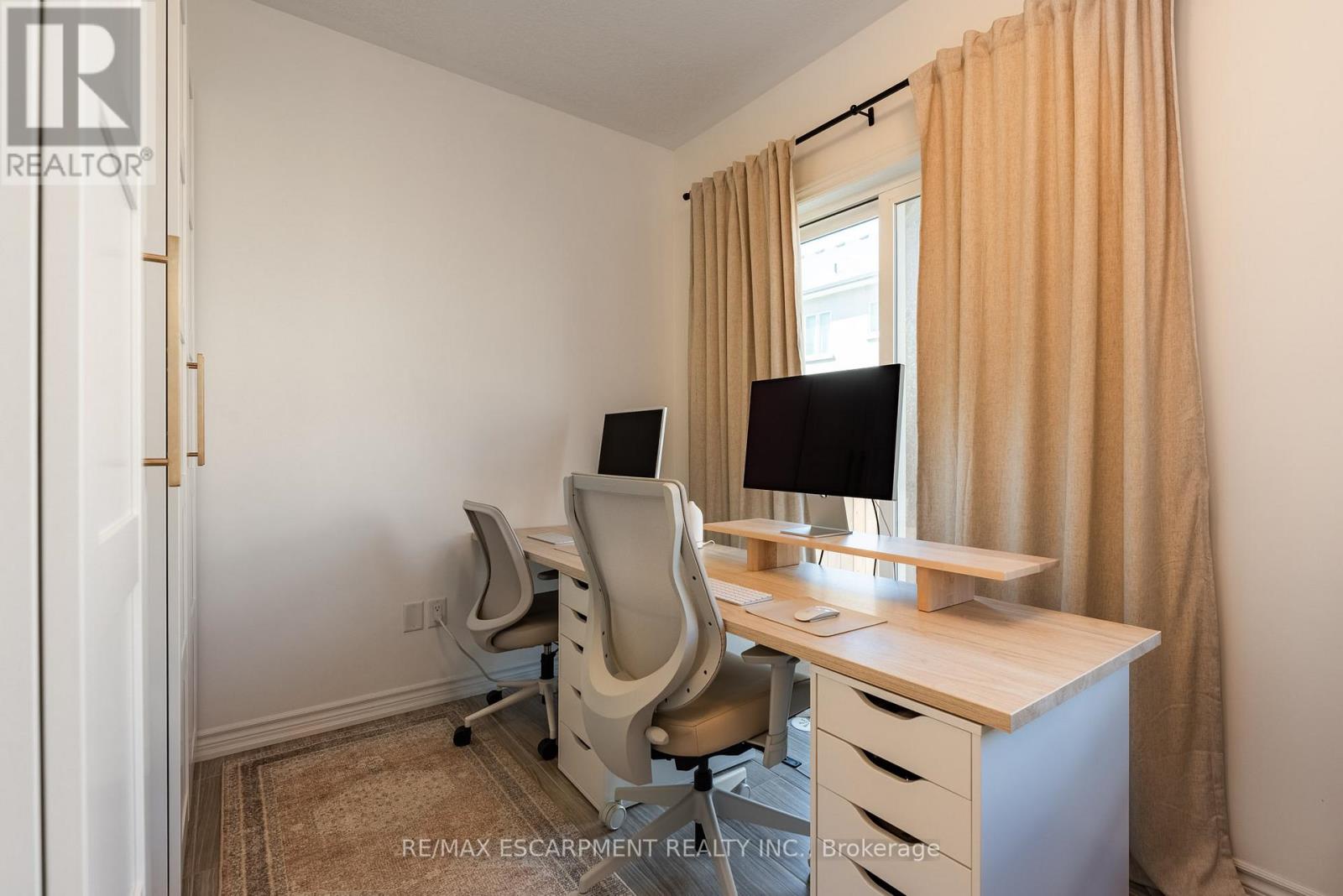 Photo 8 of 108 Borers Creek Circle, Hamilton ON