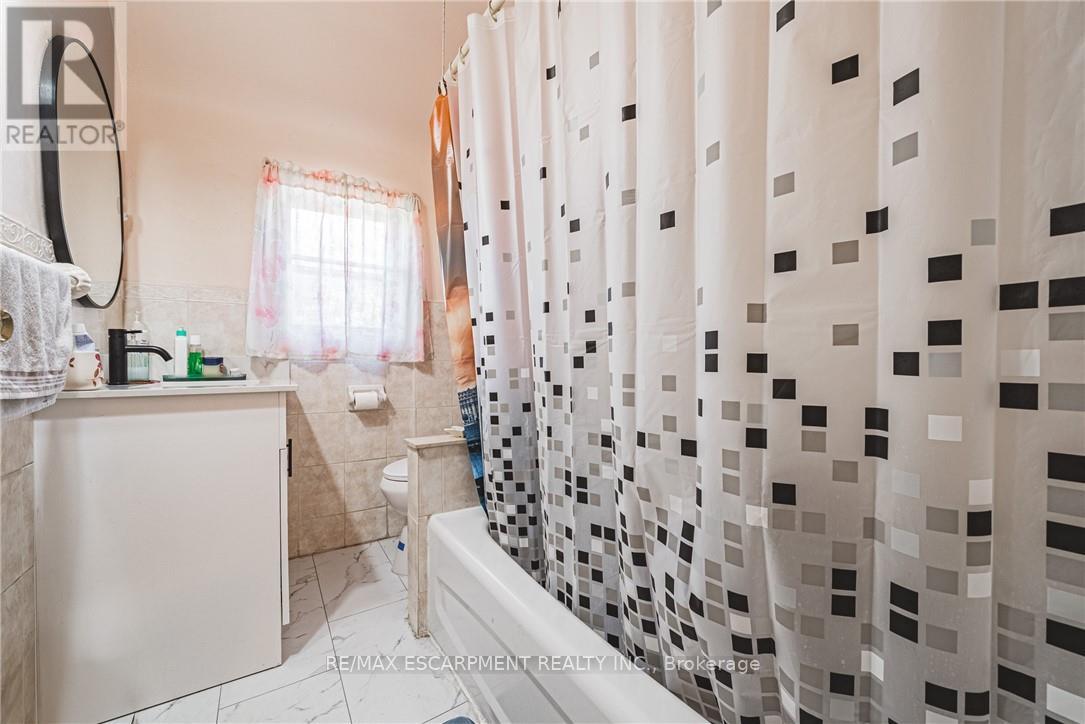 Photo 15 of 64 Kinrade Avenue, Hamilton ON
