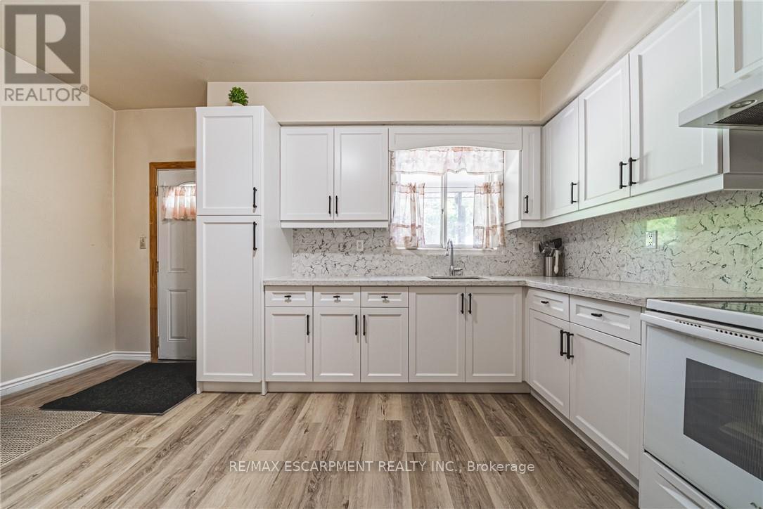 Photo 3 of 64 Kinrade Avenue, Hamilton ON