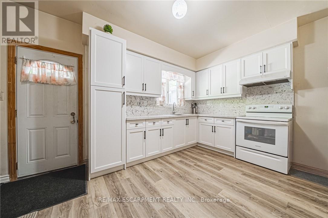 Photo 6 of 64 Kinrade Avenue, Hamilton ON