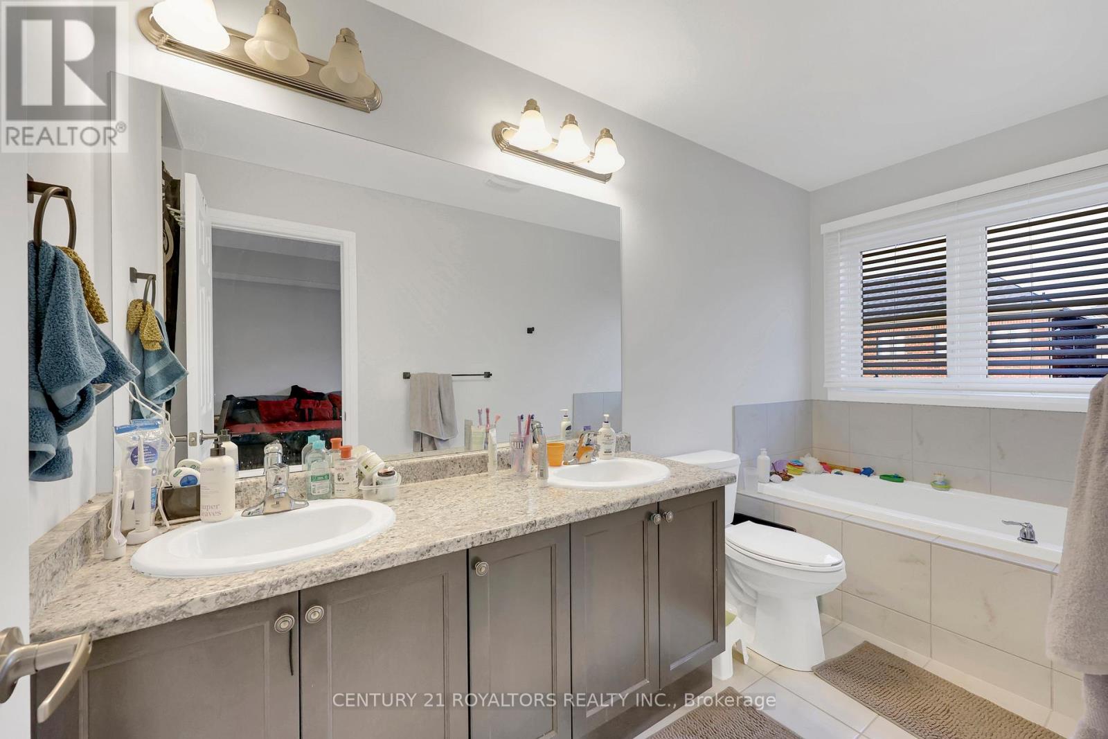Photo 33 of 110 Huntingford Trail, Woodstock ON