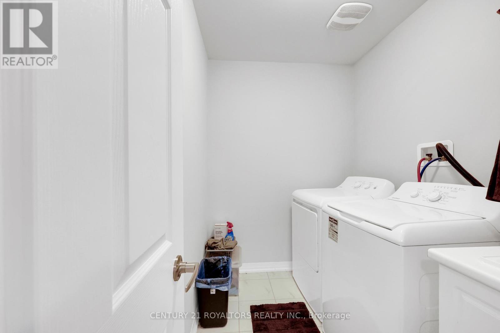 Photo 32 of 110 Huntingford Trail, Woodstock ON