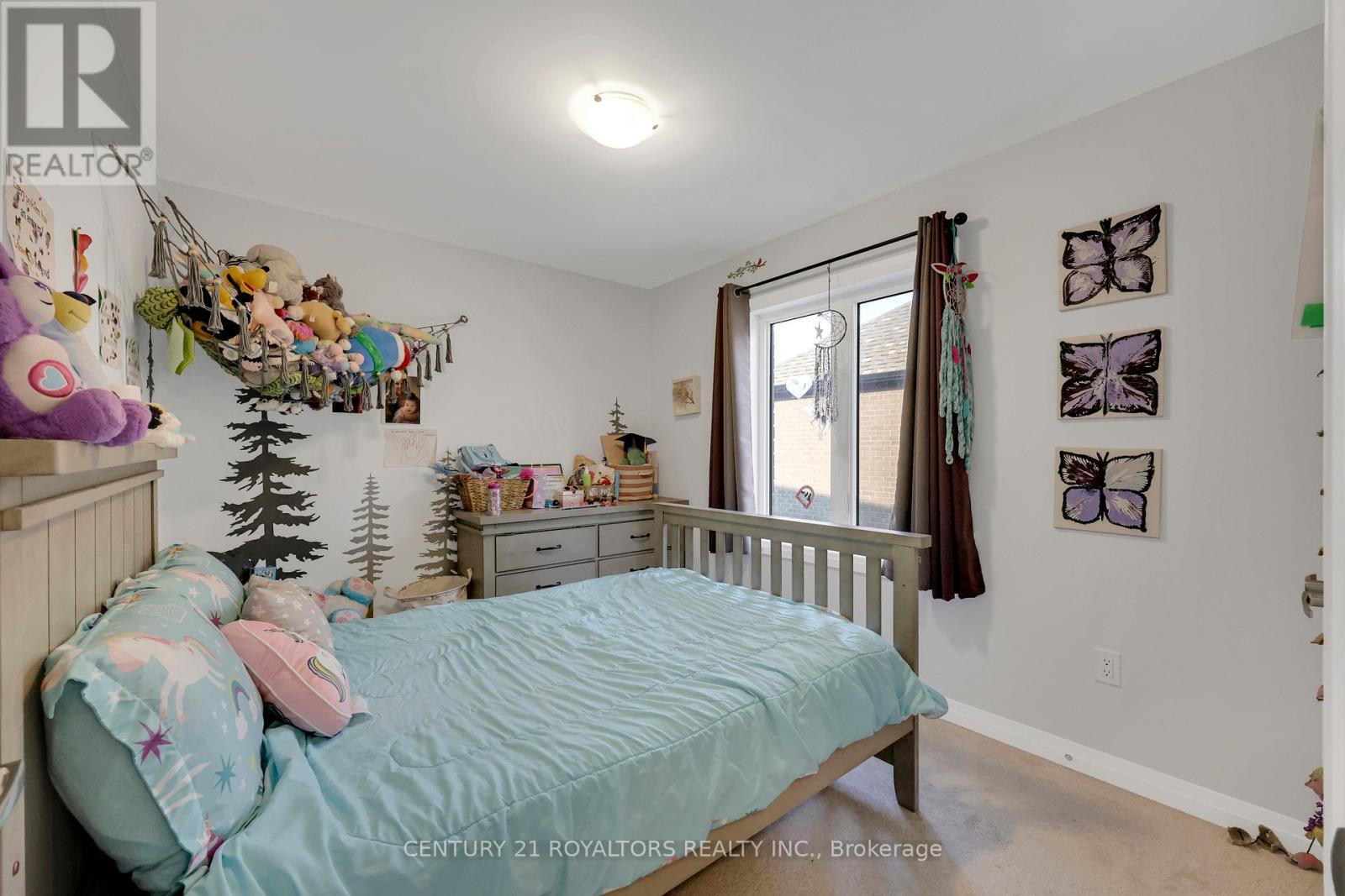 Photo 5 of 110 Huntingford Trail, Woodstock ON