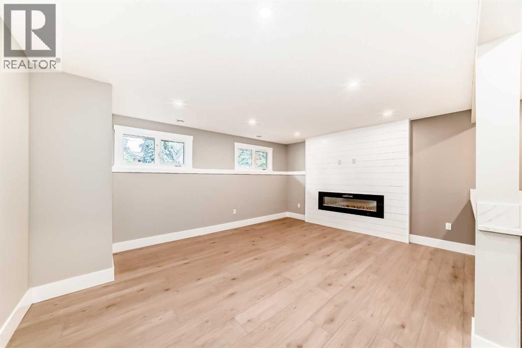 Single Family House Bi-level for Sale in   Avenue SE Lake Bonavista Calgary 