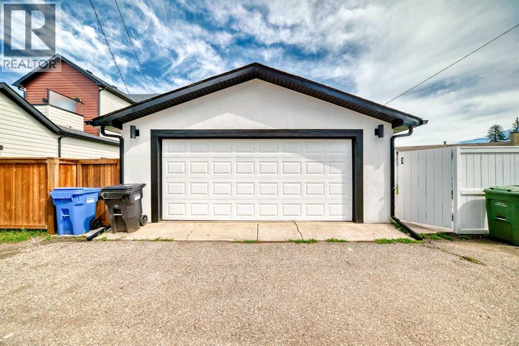 Single Family House Bi-level for Sale in   Avenue SE Lake Bonavista Calgary 