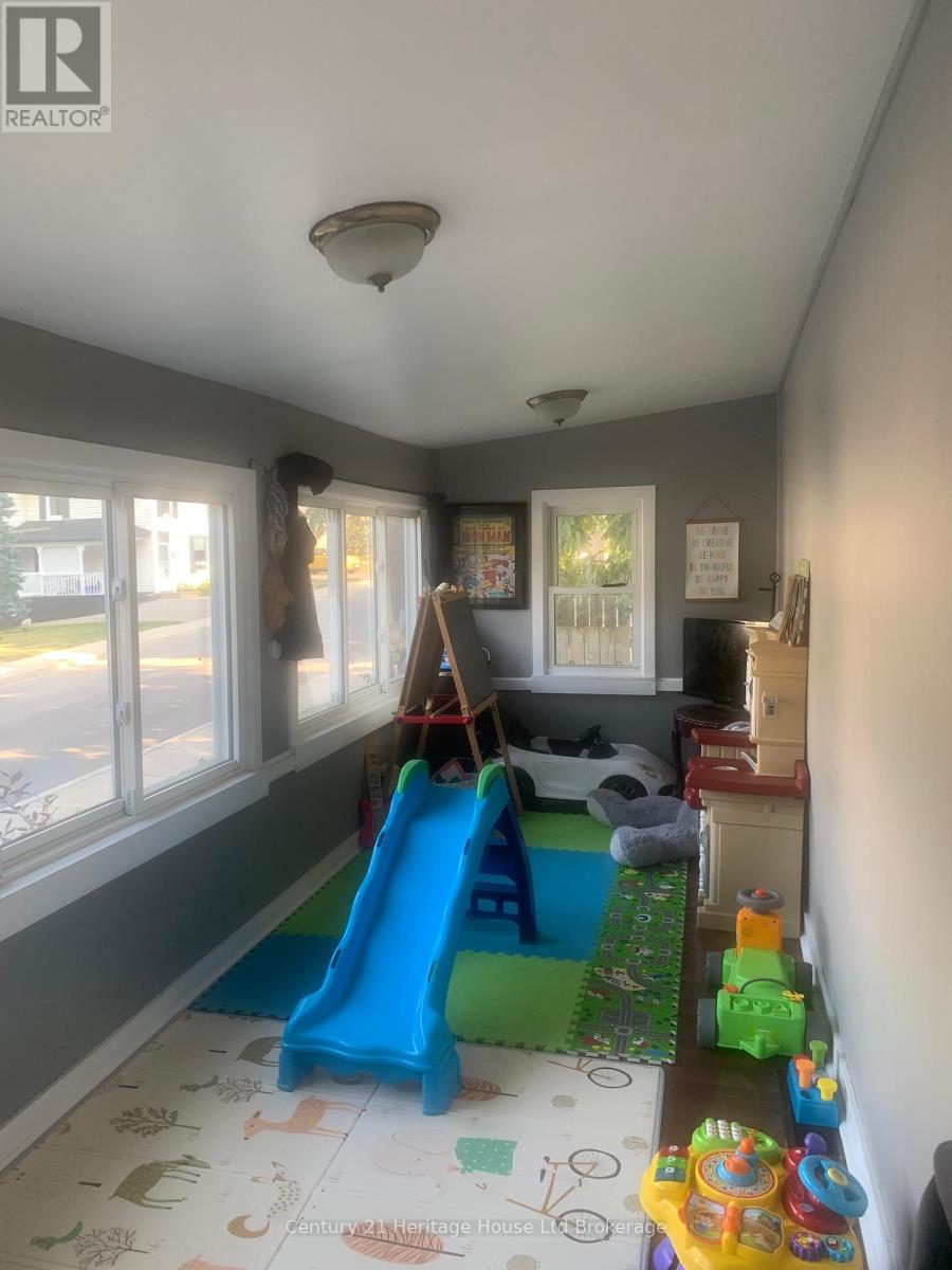 Photo 8 of 22 Fyfe Avenue, Woodstock ON